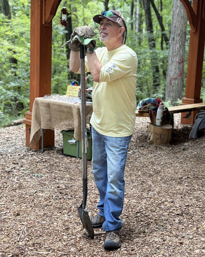 Doug%20w%20Shovel.png